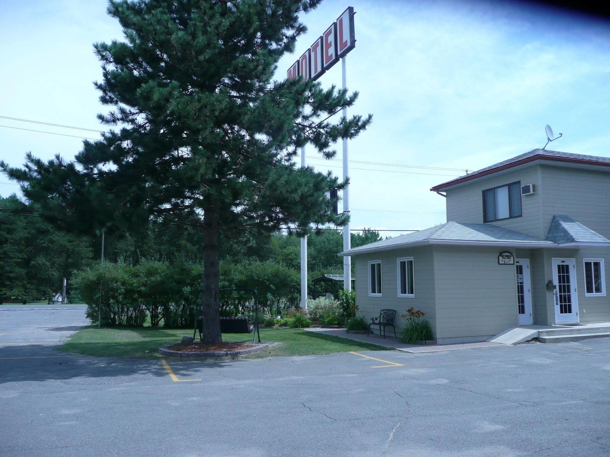 Motel Marie-dan Sainte-Eulalie